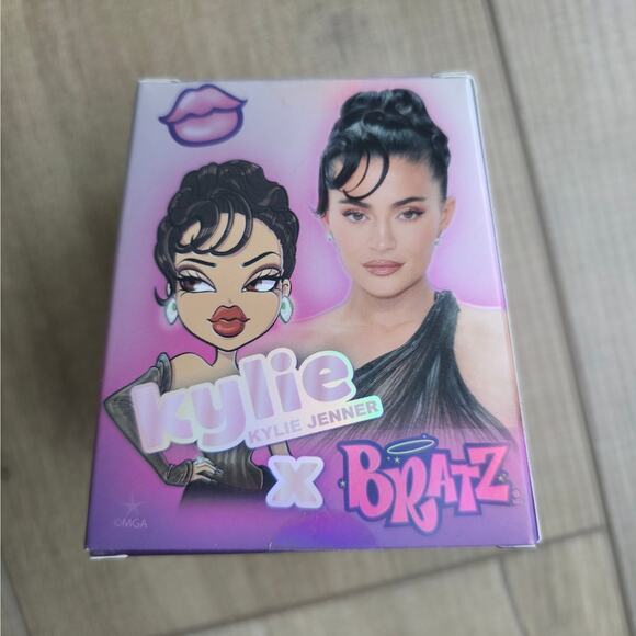 Mini Bratz x Kylie Jenner Series 1 "Final Look" Capsule Collectible Figures - Picture 6 of 8